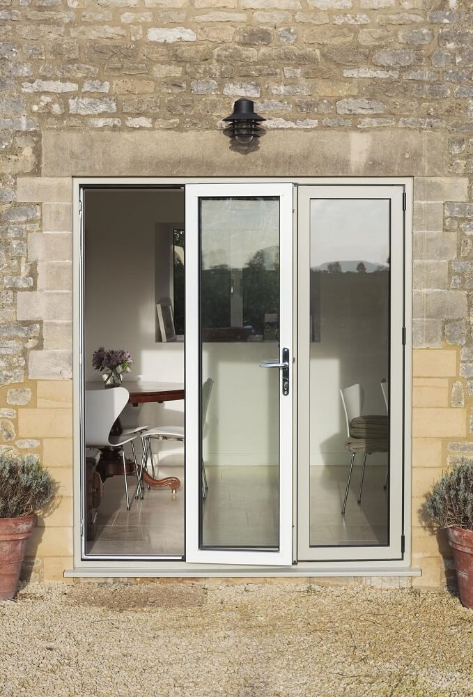 Visofold 1000 The Visofold series of slide-folding doors offer impressive opening apertures that can unite internal and external areas creating unique living and social areas. Suitable for both residential and commercial applications.